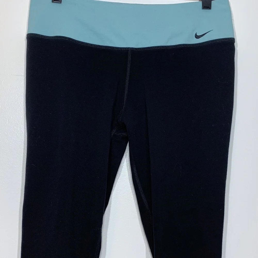 EUC Nike Dri Fit Black and‎ Mint Capri Leggings L